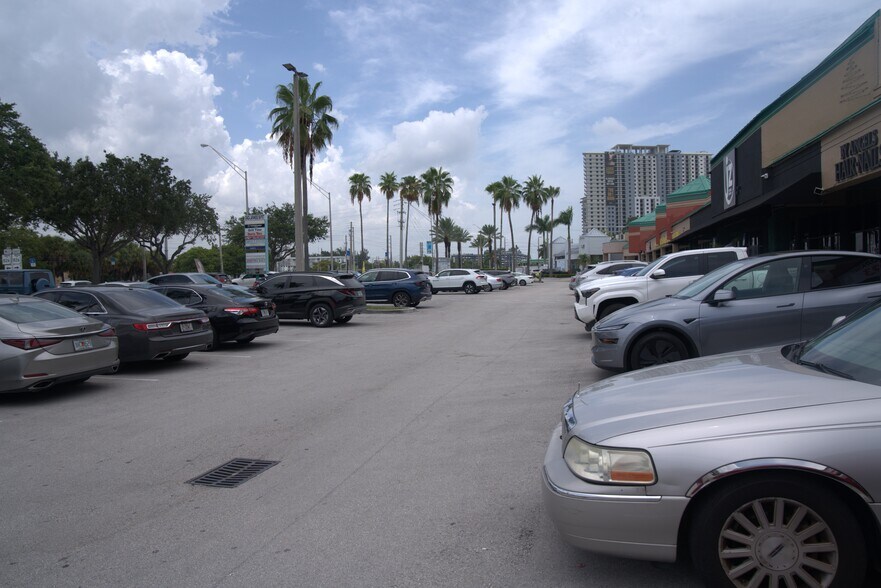 16101-16173 Biscayne Blvd, North Miami Beach, FL à louer - Photo de l’immeuble – Image 3 sur 22