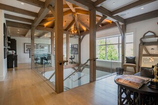 Plus de détails pour 6039 196 St, Surrey, BC - Local d’activités à vendre