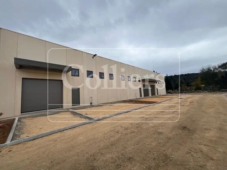 Local d’activités dans Les Pennes-Mirabeau à louer - Photo de l’immeuble – Image 1 sur 6