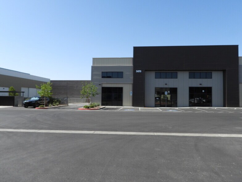 5470 Stephanie St, Las Vegas, NV à louer - Photo de l’immeuble – Image 3 sur 14