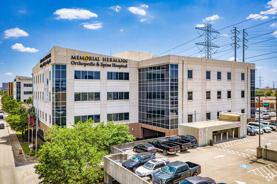 5420 West Loop S, Bellaire, TX à louer - Photo de l’immeuble – Image 1 sur 7