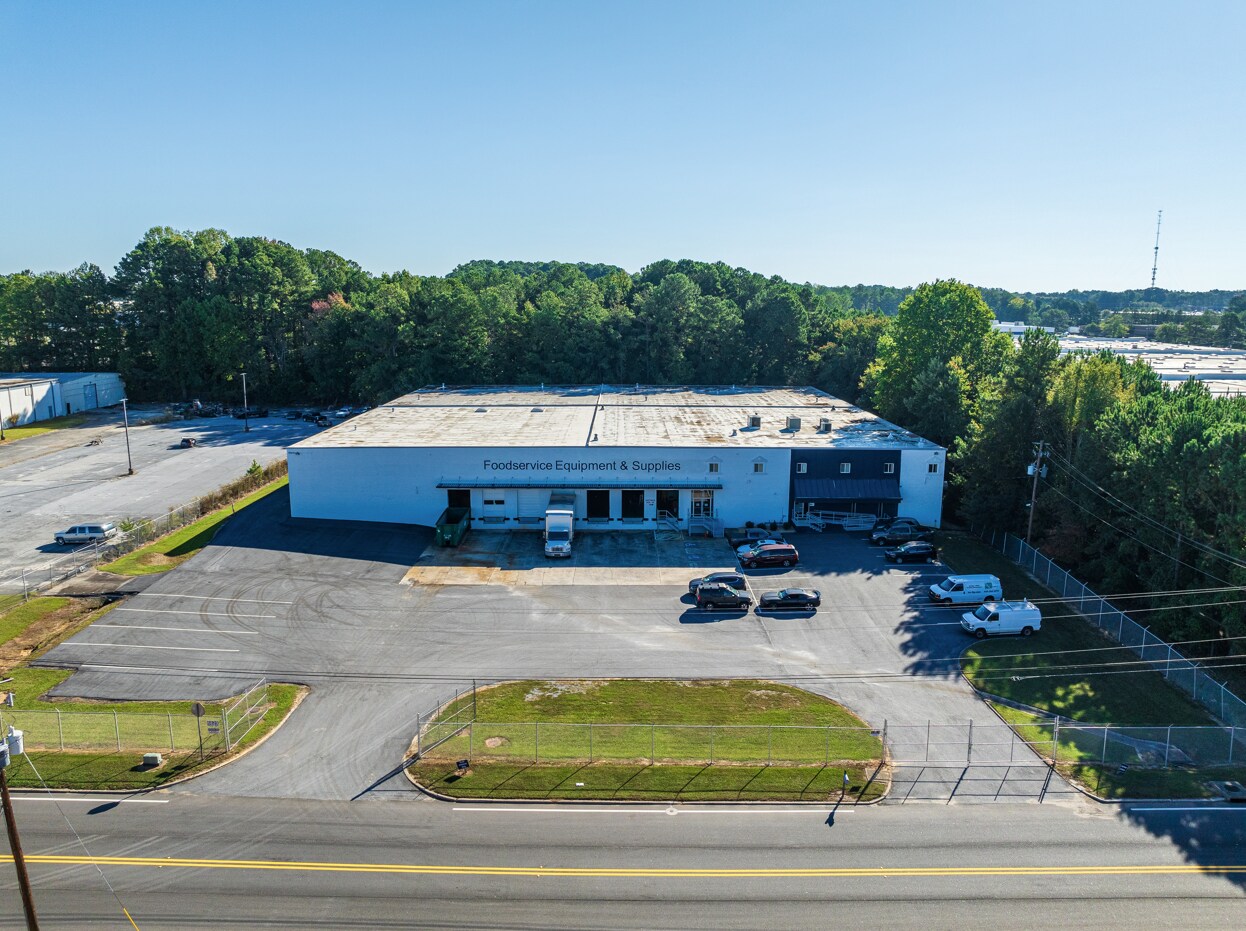6820 Kelly Ave, Morrow, GA à louer Photo principale– Image 1 sur 11