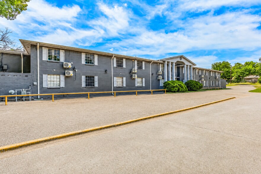 1500 E Beverly Dr, Corsicana, TX à vendre - Photo de l’immeuble – Image 3 sur 11