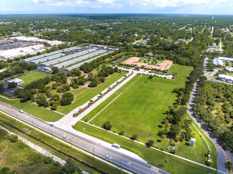 300 Malabar Rd SW, Palm Bay, FL à vendre - Photo de l’immeuble – Image 2 sur 16