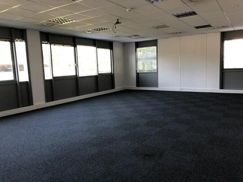 60 Rue Des Berges, Grenoble à louer - Photo de l’immeuble – Image 2 sur 3