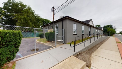 207 Bayshore Rd, Deer Park, NY à louer Photo intérieure– Image 1 sur 4