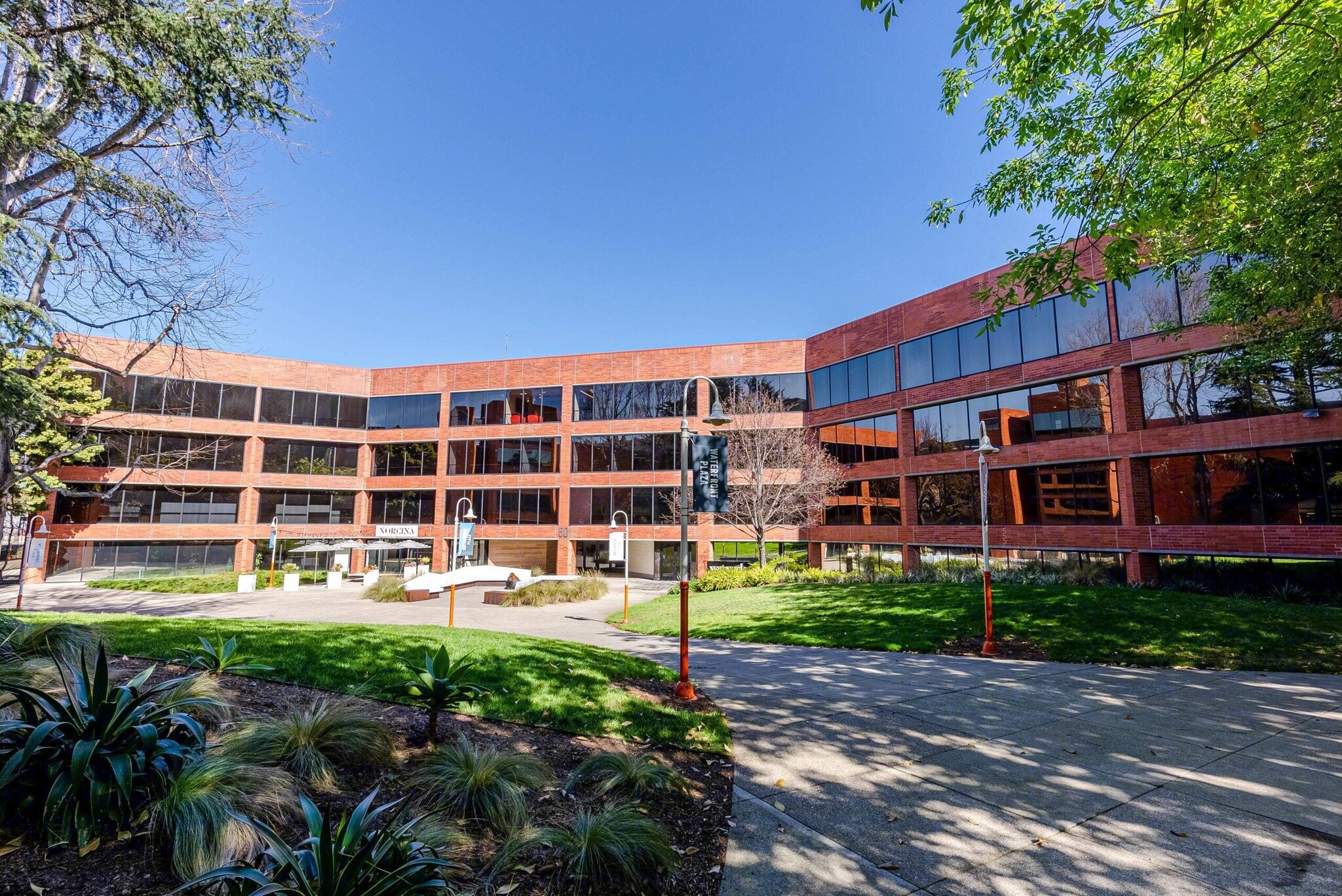 50 Francisco St, San Francisco, CA à louer Photo de l’immeuble– Image 1 sur 3