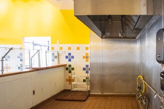 3301-3311 E 12th St, Oakland, CA à louer Photo intérieure– Image 2 sur 25