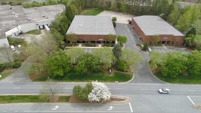 4190 Piedmont Pky, Greensboro, NC à louer Aérien– Image 2 sur 14