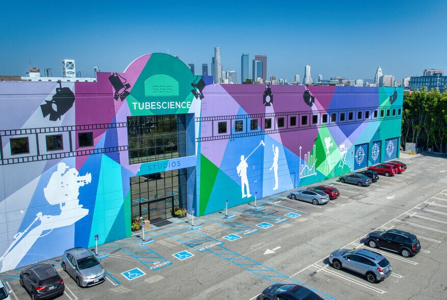 655 S Santa Fe Ave, Los Angeles, CA à louer - Photo de l’immeuble – Image 2 sur 11