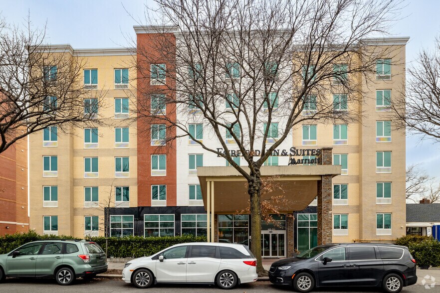 183-31 Horace Harding Expy, Fresh Meadows, NY à vendre - Photo de l’immeuble – Image 2 sur 6
