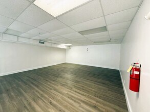 1085 Business Ln, Naples, FL à louer Photo intérieure– Image 1 sur 11