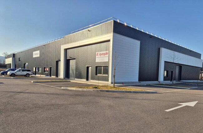 Plus de détails pour Local d’activités à vendre