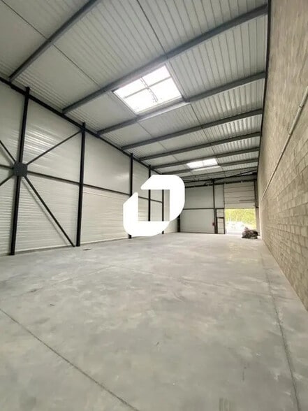 Local d’activités dans Bussy-Saint-Georges à louer - Photo de l’immeuble – Image 1 sur 5