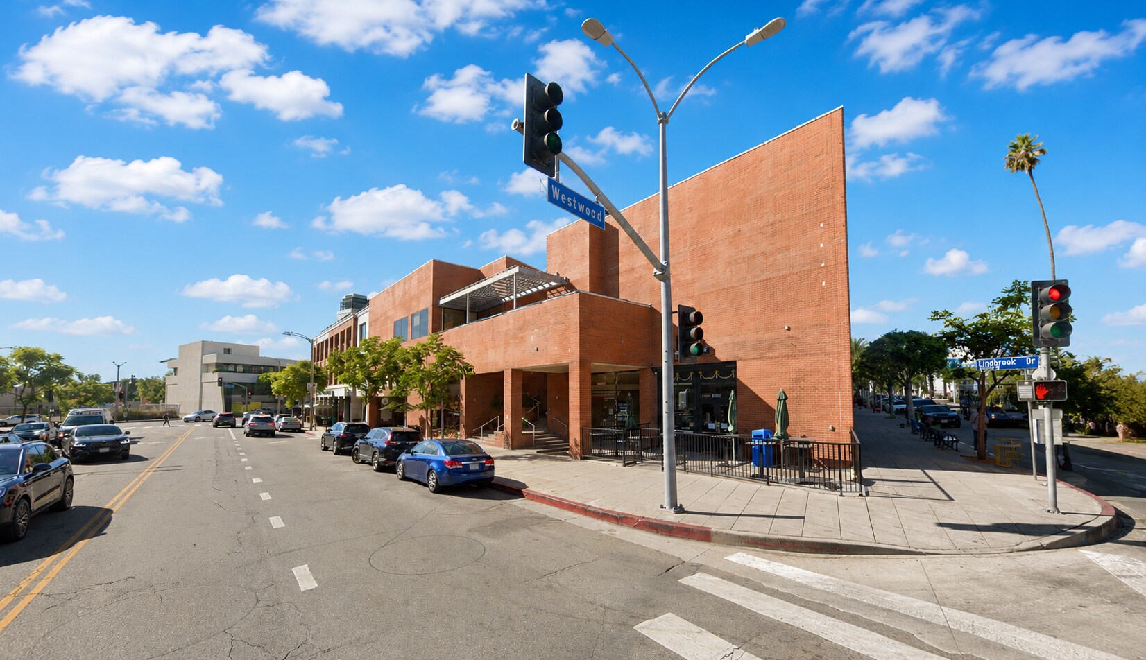 10911 Lindbrook Dr, Los Angeles, CA à louer Photo principale– Image 1 sur 6