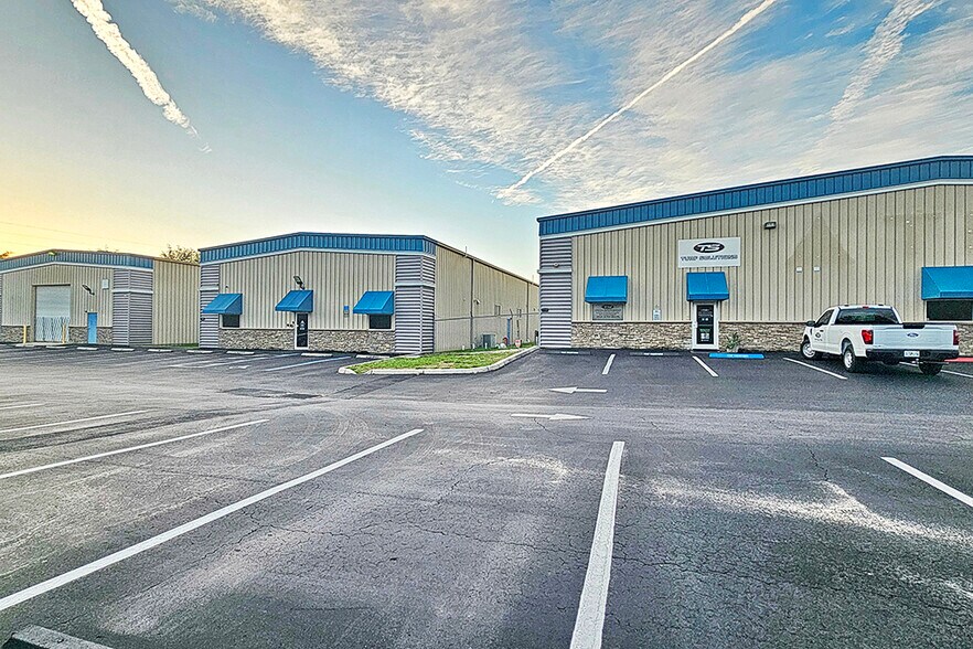 715 S Easy St, Lecanto, FL à louer - Photo de l’immeuble – Image 3 sur 22
