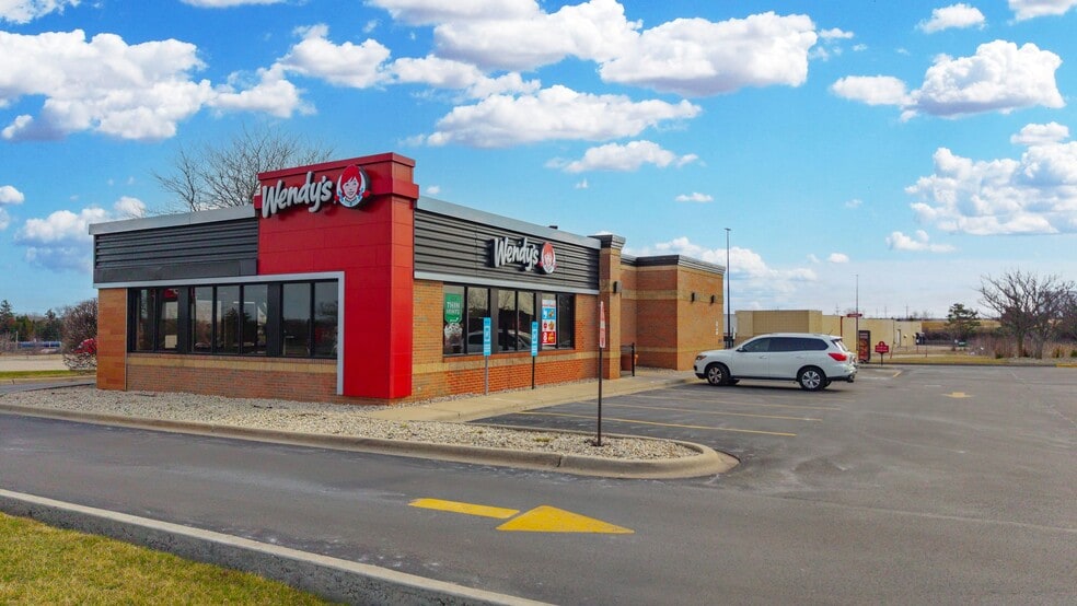622 Dundee Ave, East Dundee, IL à louer - Photo principale – Image 1 sur 2