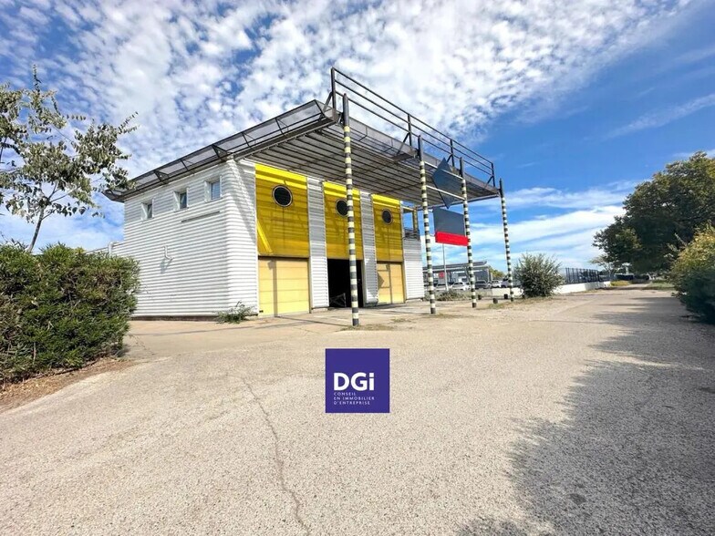 Local d’activités dans Nîmes à louer - Photo de l’immeuble – Image 2 sur 7