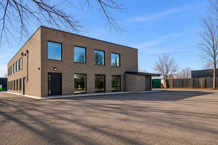 445 Rue Du Parc-Industriel, Longueuil, QC à vendre - Photo de l’immeuble – Image 2 sur 5