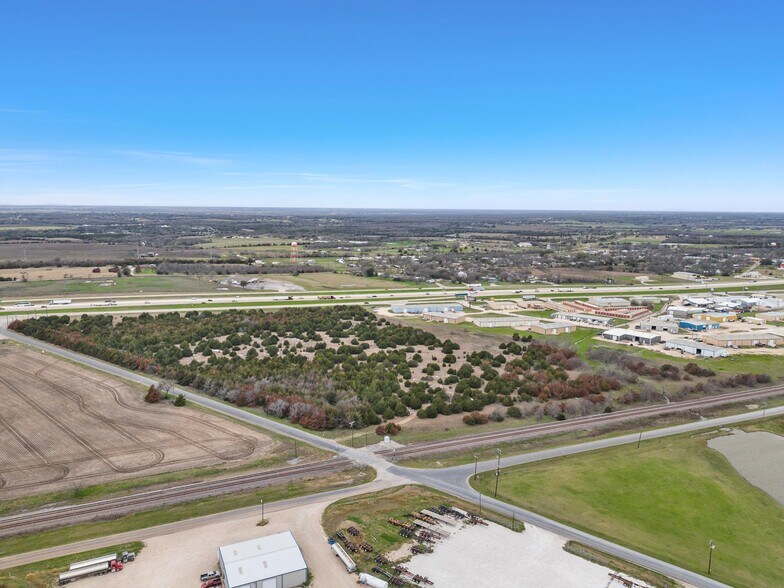 27.65 Acres on S IH35, Elm Mott, TX à vendre - Photo de l’immeuble – Image 2 sur 5