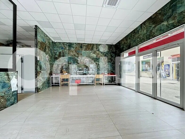 Local commercial dans Creil à louer - Photo de l’immeuble – Image 3 sur 6