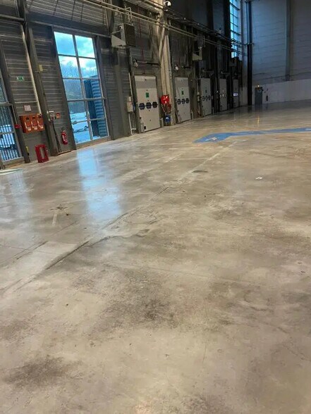 Industriel/Logistique dans Savigny-le-Temple à louer - Photo de l’immeuble – Image 3 sur 19