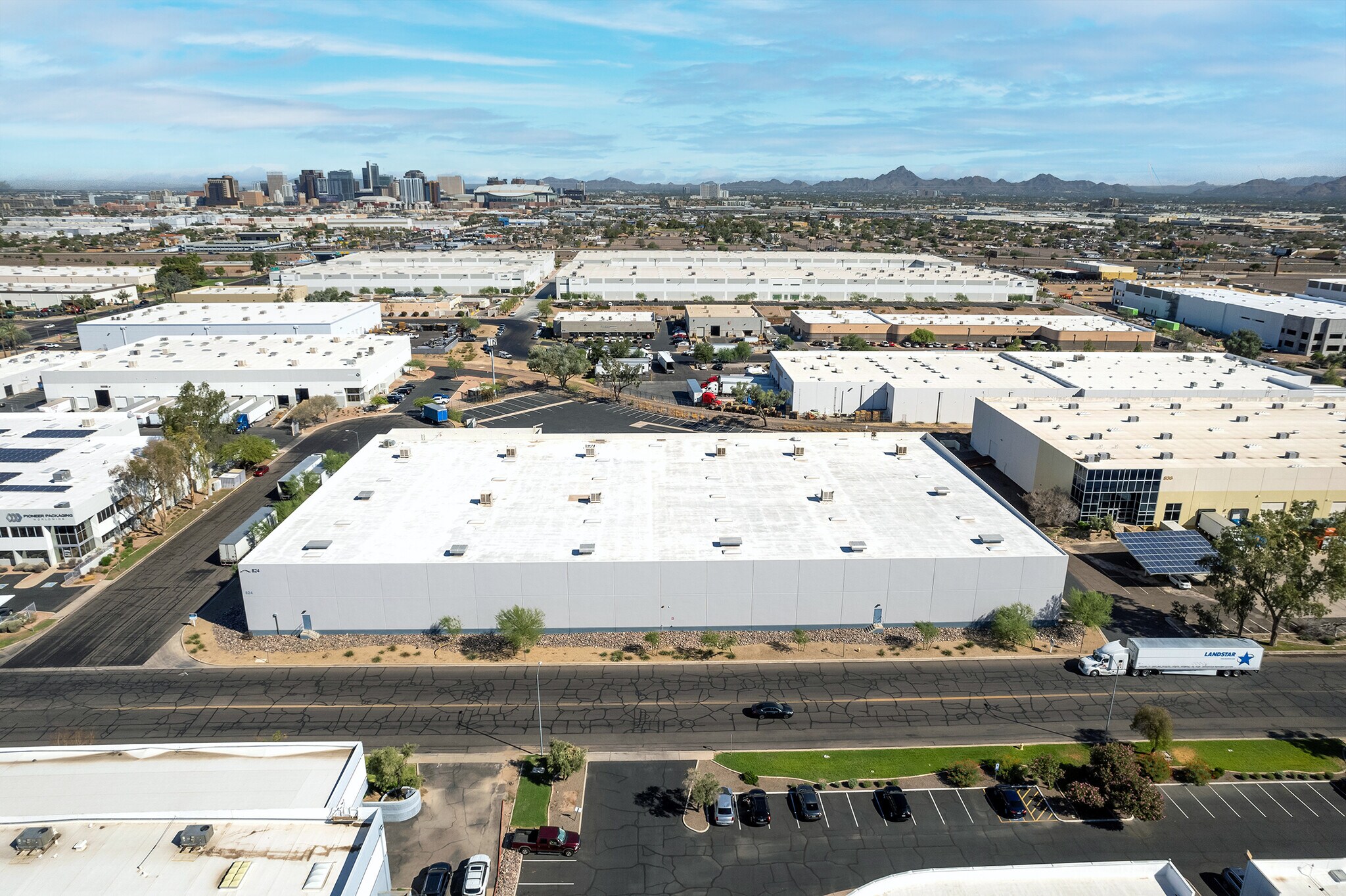 824 E University Dr, Phoenix, AZ à louer Photo de l’immeuble– Image 1 sur 6