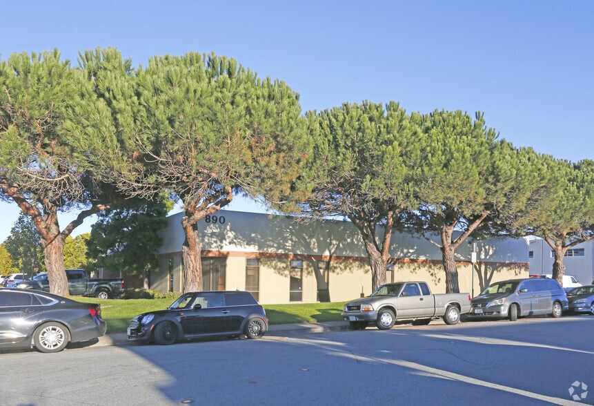 890 Cowan Rd, Burlingame, CA à louer - Photo de l’immeuble – Image 2 sur 9