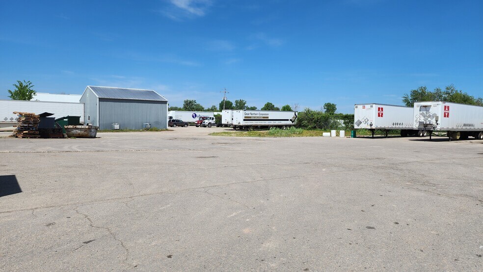 2605 S Casaloma Dr, Appleton, WI à vendre - Photo de l’immeuble – Image 3 sur 10