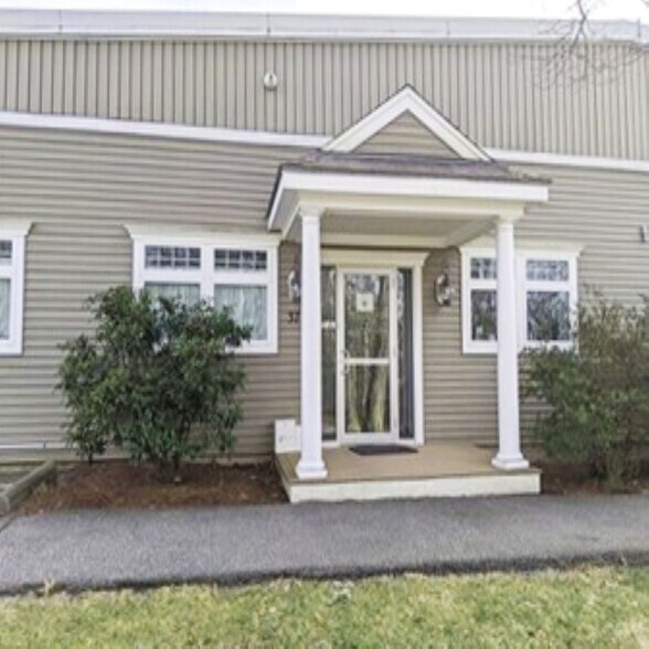 37 Edgerton Dr, Falmouth, MA à vendre - Photo de l’immeuble – Image 1 sur 7