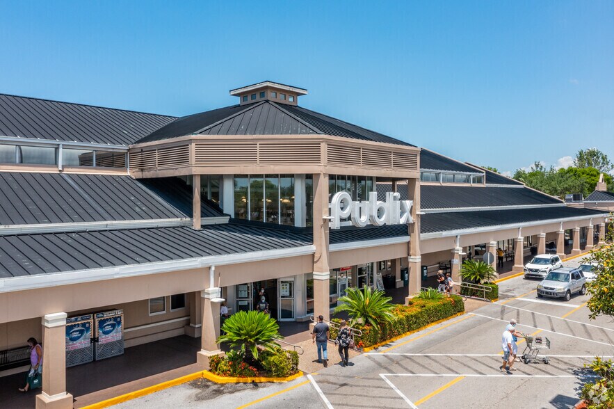 7055-7301 Radio Rd, Naples, FL à louer - Photo de l’immeuble – Image 2 sur 4