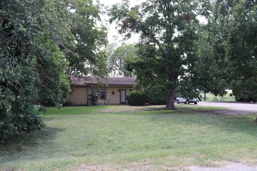 2001 Clearfork St, Lockhart, TX à vendre - Photo principale – Image 1 sur 7