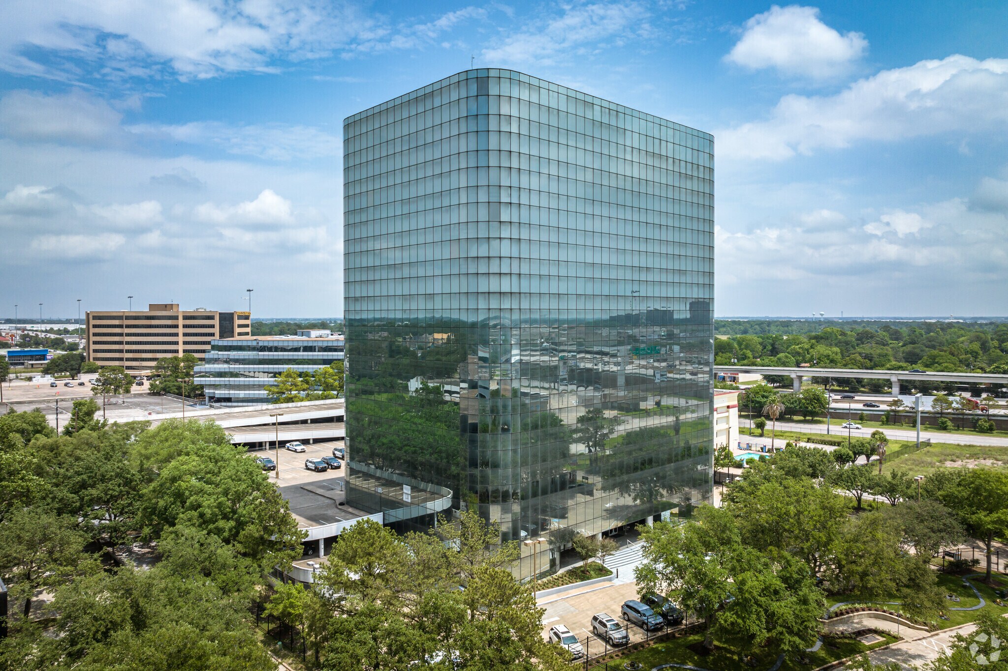 100 Glenborough Dr, Houston, TX à louer Photo principale– Image 1 sur 34