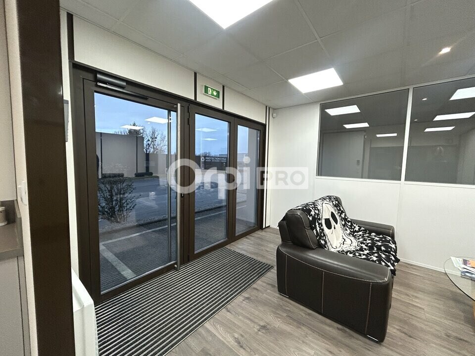 Bureau dans Isle à louer Hall d’entrée– Image 1 sur 6