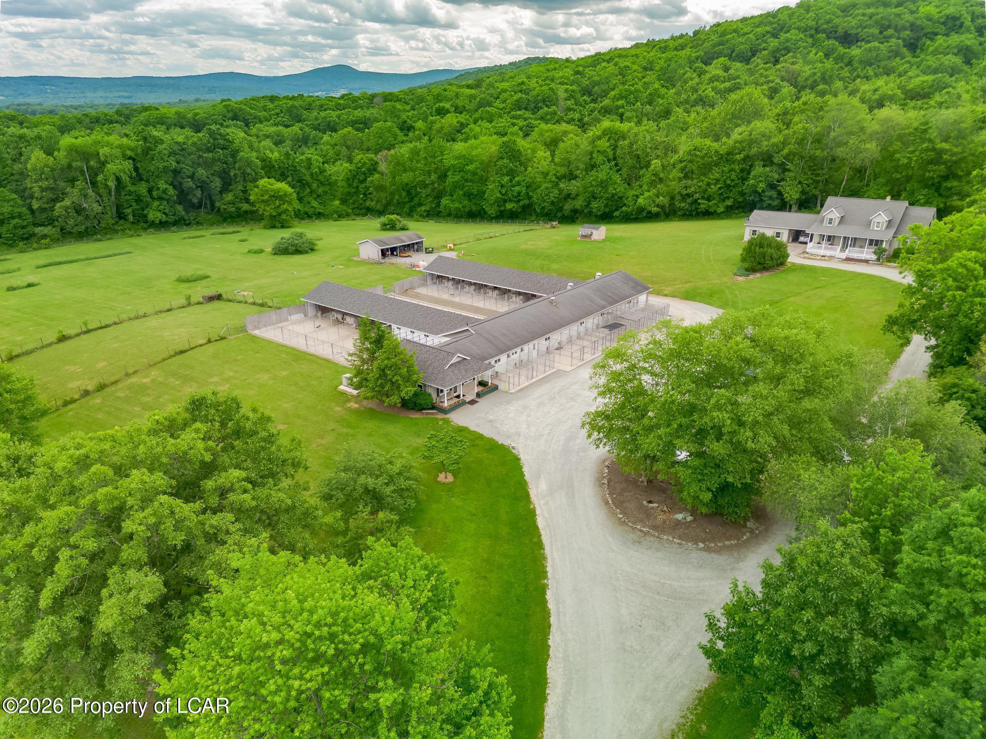 175 Decoverly Lane, Falls, PA à vendre Photo principale– Image 1 sur 48