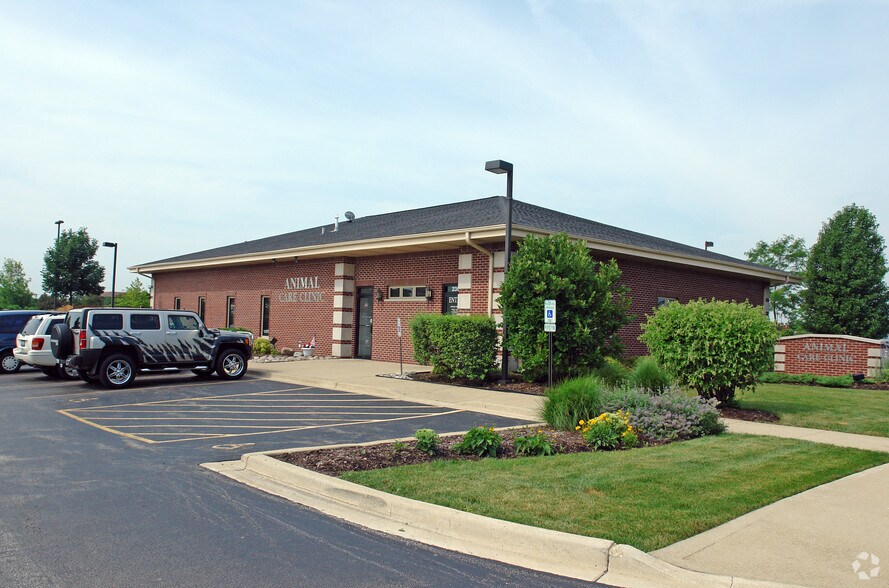 230 Stonegate Rd, Algonquin, IL à vendre - Photo principale – Image 1 sur 2