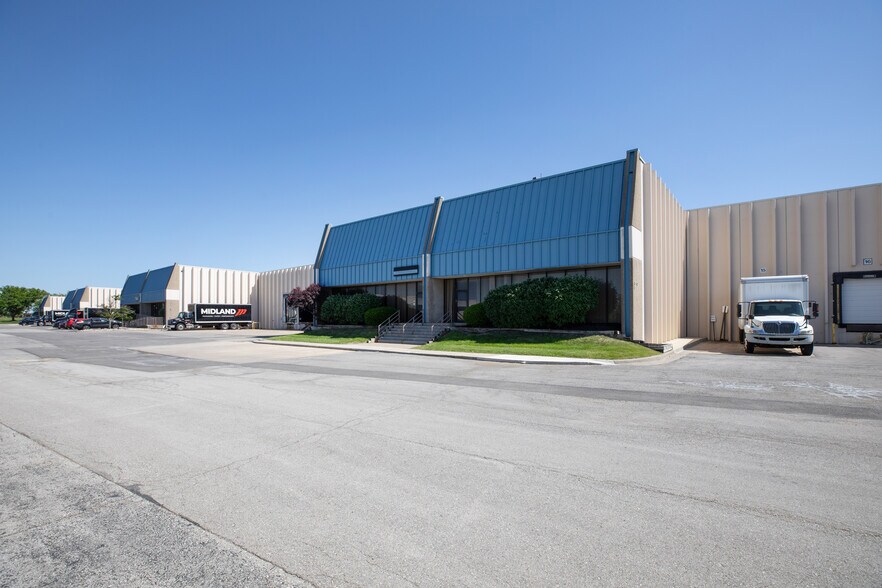14401-14529 W 100th St, Lenexa, KS à louer - Photo de l’immeuble – Image 2 sur 24