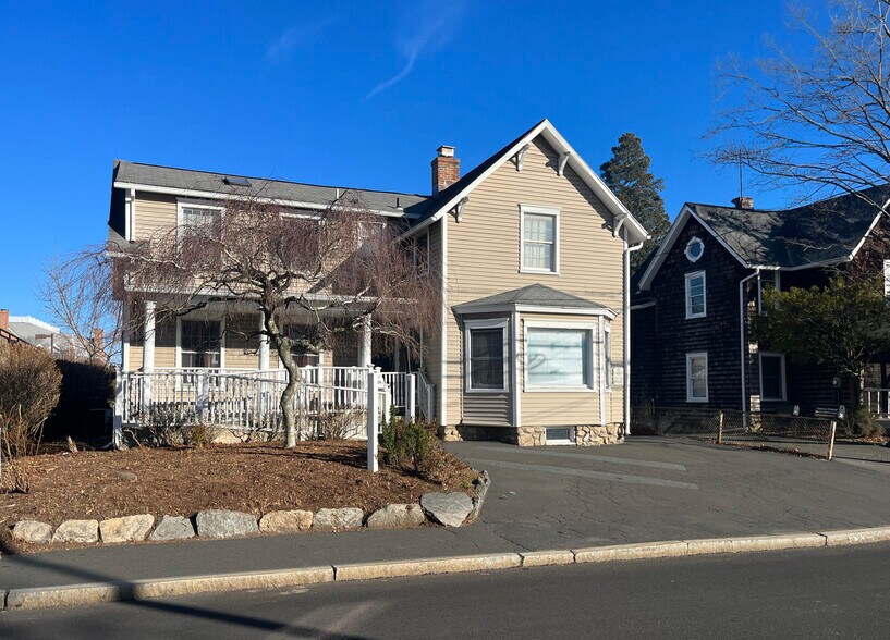 24 Grove St, New Canaan, CT à vendre - Photo de l’immeuble – Image 3 sur 9