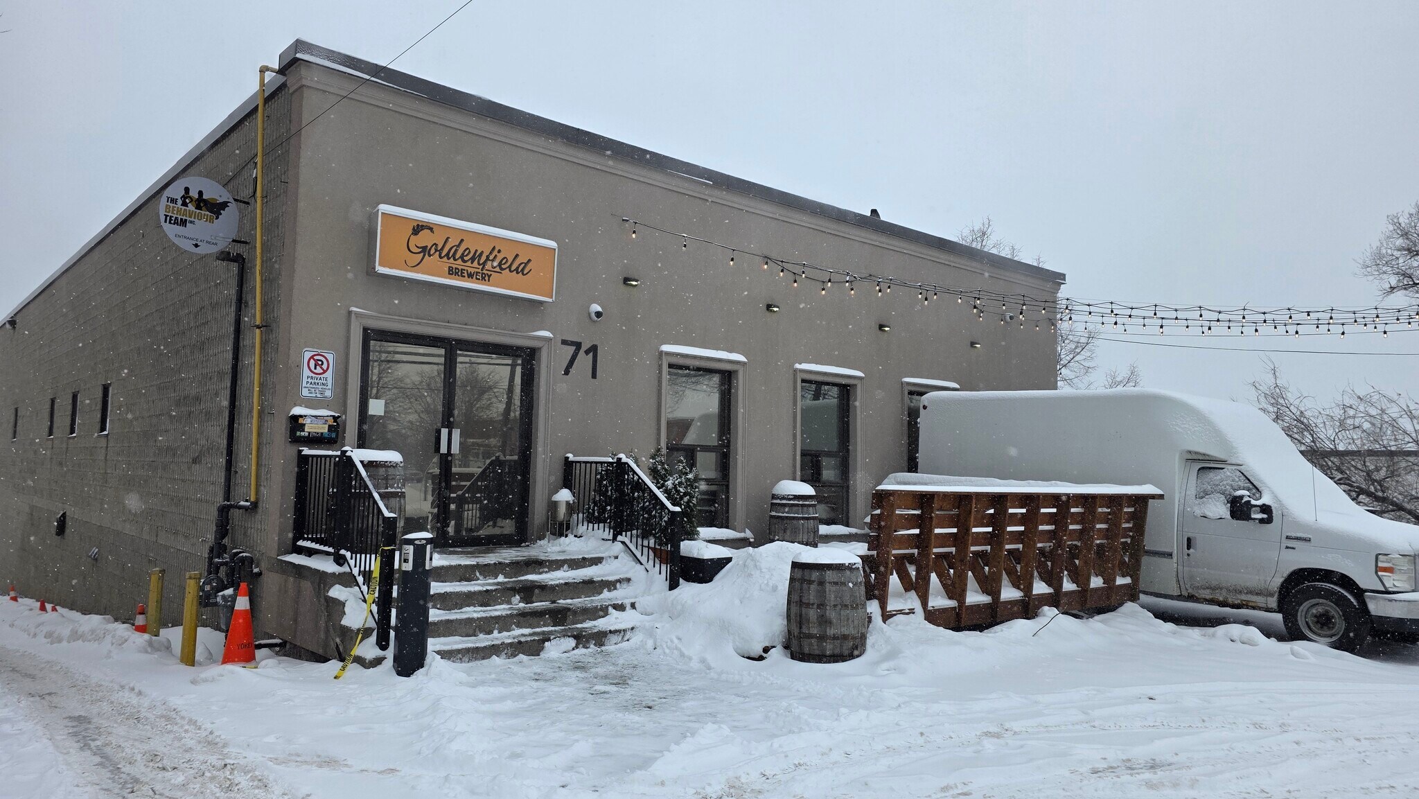 71 Sunrise Ave, Toronto, ON à louer Photo principale– Image 1 sur 6