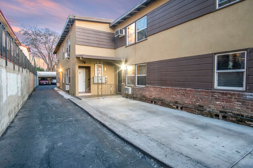 7260 Canby Ave, Reseda, CA à vendre - Photo de l’immeuble – Image 2 sur 11