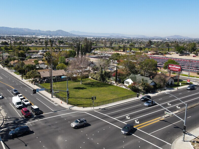 2659 East Highland Avenue, Highland, CA à vendre - Photo de l’immeuble – Image 3 sur 23