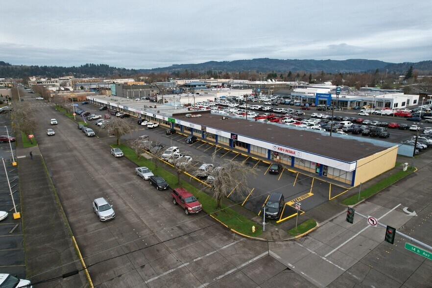 1008-1048 14th Ave, Longview, WA à vendre - Photo de l’immeuble – Image 2 sur 13