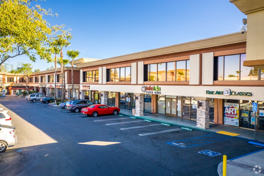 21911-21937 Ventura Blvd, Woodland Hills, CA à louer - Photo de l’immeuble – Image 2 sur 12