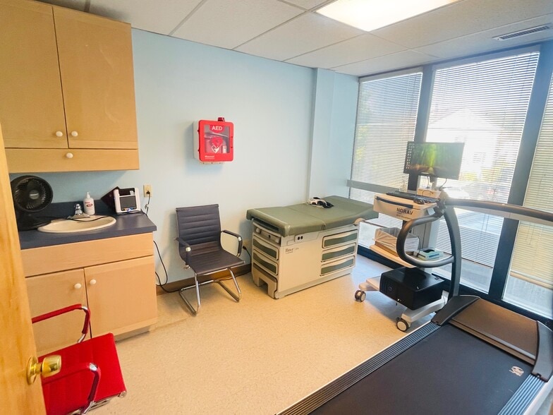 2616 Sherwood Hall Ln, Alexandria, VA à vendre - Photo intérieure – Image 2 sur 54