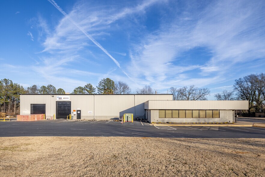 980 Kenmill Dr, Marietta, GA à louer - Photo de l’immeuble – Image 2 sur 8