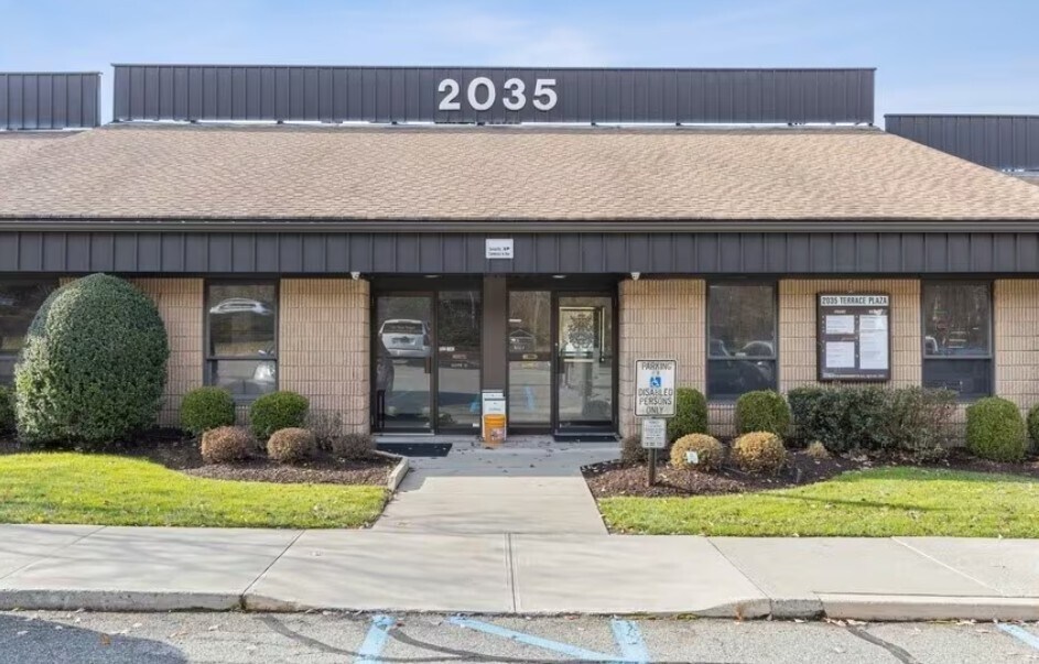 2035 Hamburg Tpke, Wayne, NJ à louer Photo principale– Image 1 sur 2