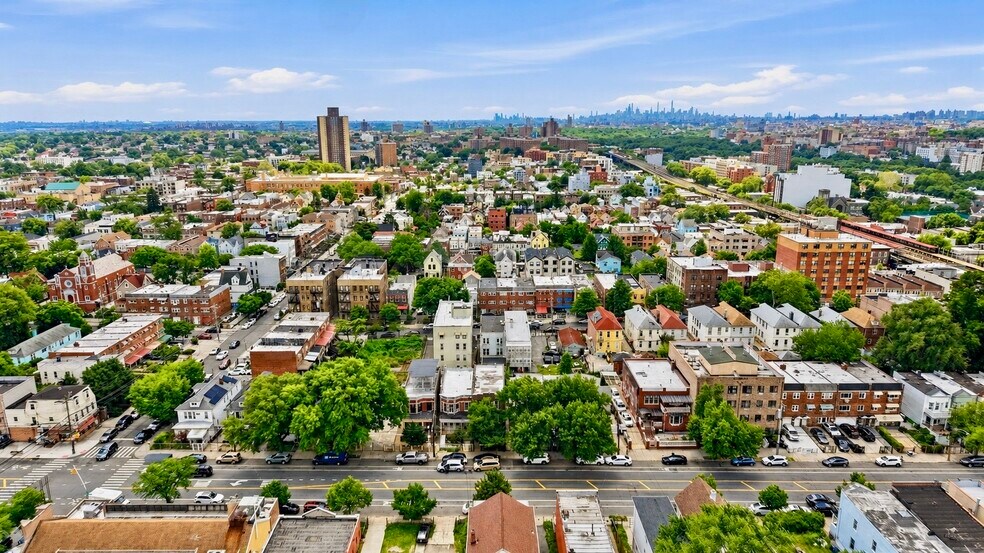 756 E 223rd St, Bronx, NY à vendre - Photo de l’immeuble – Image 3 sur 9