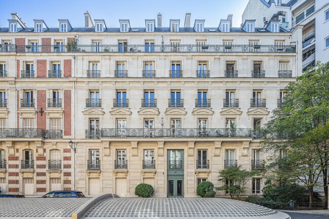 Plus de détails pour Square Du Roule, Paris - Local commercial à louer