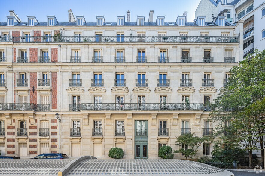 Square Du Roule, Paris à louer - Photo principale – Image 2 sur 3