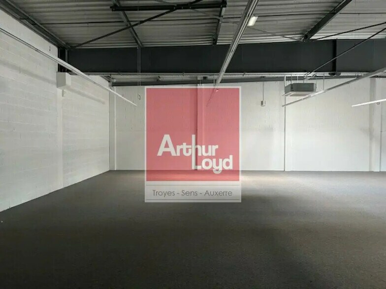 Local commercial dans Migennes à louer - Photo de l’immeuble – Image 3 sur 5